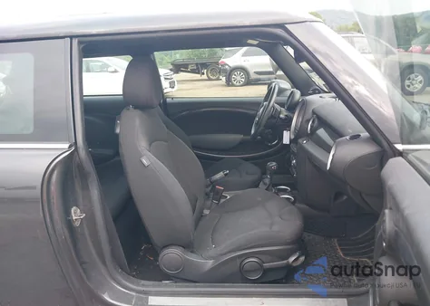 2011 Mini Cooper S z USA, uszkodzony, nr VIN WMWSV3C58BTY13412